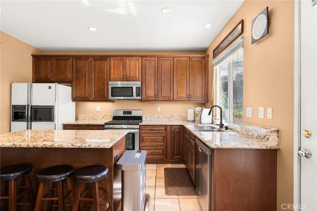 909 Heron Drive, Corona, California 92879 home-pic-11